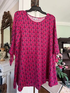 Buckhead Betties tunic, size medium